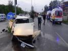 HASTA TA�IYAN AMBULANSLA OTOMOB�L �ARPI�TI