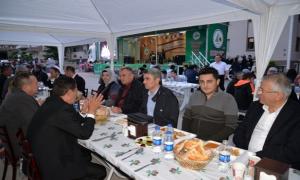 Vali ve Ba�kan Tepecik�te iftarda