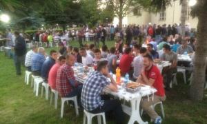 Sanayi esnaf� iftarda bulu�tu