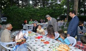 Vali Baru� Seben'de iftar yapt�