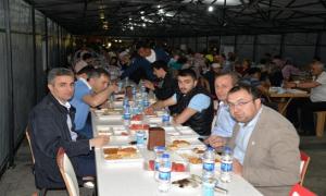 Vali Baru� M�siad��n iftar �ad�r�nda iftar yapt�