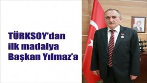 Ba�kan Y�lmaz madalya ald�