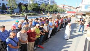 YUNUS KOCA ���N GIYAB� CENAZE NAMAZI KILINDI