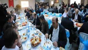 Ba�kan Y�lmaz �� y�z din g�revlisi ile yemekte bulu�tu
