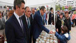 Geleneksel A�ure da��t�m�na s�rpriz konuk