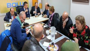 Ba�kan Y�lmaz AK Parti Bolu te�kilat�yla kahvalt�da bir araya geldi