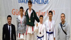 Emirhan bo� durmuyor!..