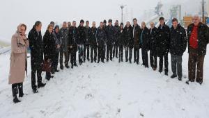 Ba�kan Y�lmaz meclis �yeleri ile birlikte �al��malar� gezdi