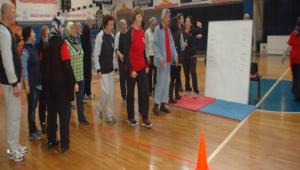 Gen�ler ve ya�l�lar sporda bulu�tu