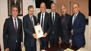 Bakan Ero�lu'ndan belediye ba�kanlar�na s�z