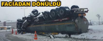 Akaryak�t TIR'� kav�akta takla att�