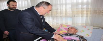 BA�KAN YILMAZ BE� HASTA EV�NE Z�YARETTE BULUNDU