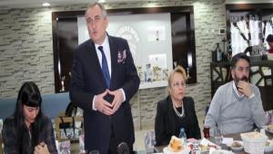 BOLU BELED�YE BA�KANI GAZETEC�LERLE BULU�TU