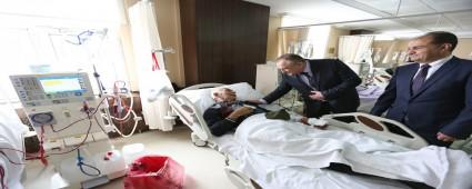 Ba�kan Y�lmaz be� aileyi ziyaret etti