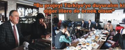 Ba�kan Y�lmaz gazetecilerle bir araya geldi