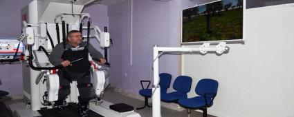Robot teknolojisi y�r�me engellilerin umudu oldu