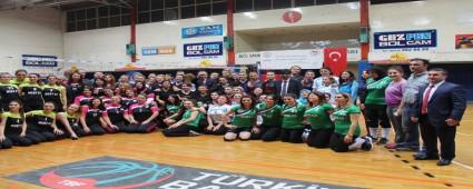 Hem�ireler voleybolda kap��acak