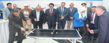14 BURDA AVM'DE MASA TEN�S� CO�KUSU