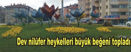 Hisar Taksi Kav�a��'na dev nil�fer heykelleri yap�ld�