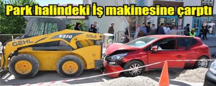 Park halindeki i� makinesine �arpt�