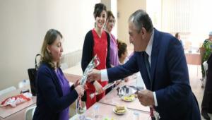 Ba�kan ebeleri ziyaret etti