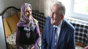 Ba�kan Y�lmaz'dan 10 aileye moral turu