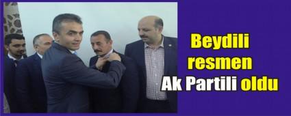 Beydili Ak Parti rozetini takt�