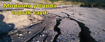 Yol yaparken toprak kayd�