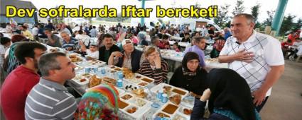 Dev iftar sofralar� binlerce ki�iyi a��rl�yor