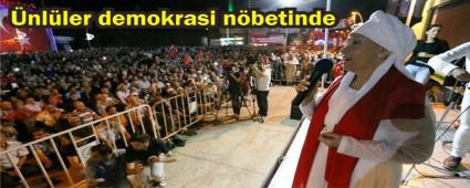 Demokrasi n�betine iki �nl� isimden destek