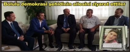 Demokrasi �ehidinin ailesi hem�ehrilerini a��rlad�