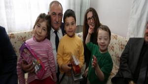 Yetim ���zler ile annelerine destek