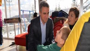 VAL� BARU� �ZEL �OCUKLARI YALNIZ BIRAKMADI