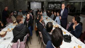 Ba�kan Y�lmaz �niversitelilerle bulu�tu
