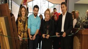 NARVEN SANAT SOKA�I'NDA R�LYEF SERG�S� A�ILDI