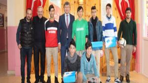 BA�KAN �ZBA�'DAN SPORA DESTEK
