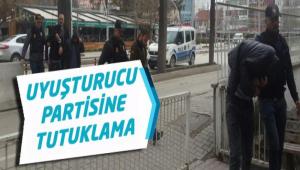 UYU�TURUCU PART�S�NE TUTUKLAMA