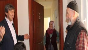 BA�KAN �ZBA� �L�E HALKINI KAPI KAPI GEZ�YOR