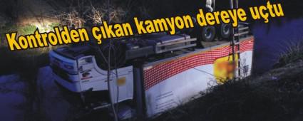 Kontrolden ��kan kamyon dereye u�tu
