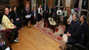 YILMAZ SA�LIK �ALI�ANLARINI KABUL ETT�
