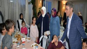 HUZUREV� SAK�NLER� VE �OCUKLARLA �FTAR A�ILDI