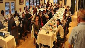 BOFSAD GELENEKSEL �FTAR YEME��NDE B�R ARAYA GELD�