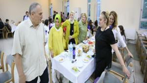 Belediye personeline iftar yeme�i