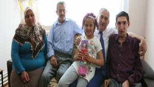 Ba�kan Y�lmaz'dan hastalara evlerinde ziyaret