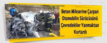Beton Mikserine �arpan Otomobilin S�r�c�s�n� �evredekiler Yanmaktan Kurtard�