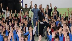 �nl� oyuncu Gerede'de ��rencilerle bulu�tu