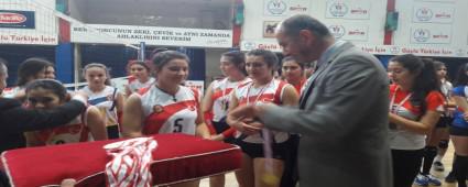 EMBAL K�z Tak�m� �ampiyon oldu