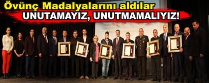 �v�n� Madalyalar�n� ald�lar