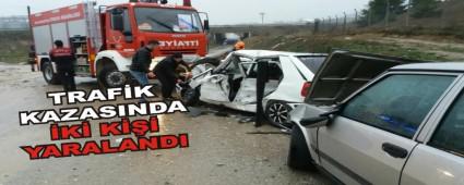 TRAF�K KAZASINDA �K� K��� YARALANDI