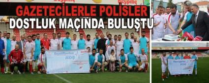 GAZETEC�LERLE POL�SLER DOSTLUK MA�INDA BULU�TU
